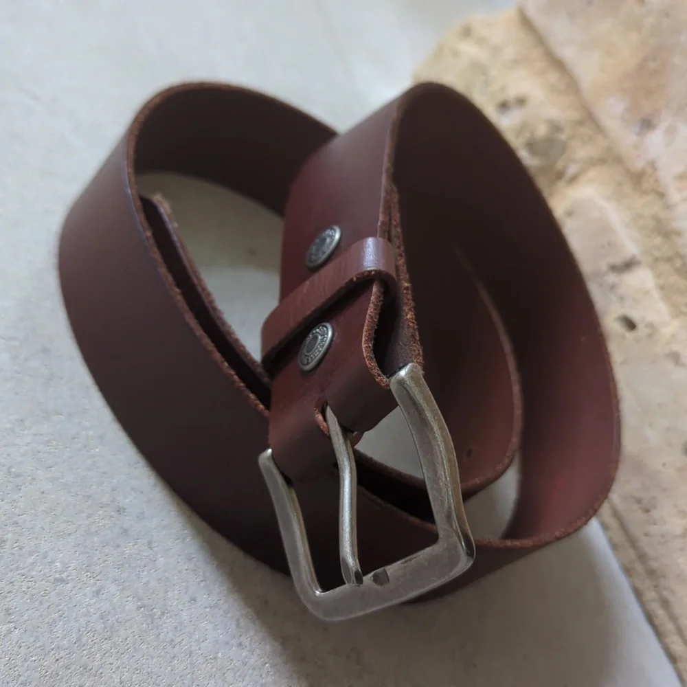 LEVI STRAUSS  Signature I Brown Leather Belt with Silver Pewter Finish Belt